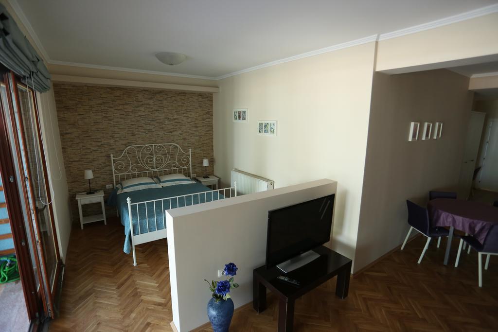 Plaisir Apartment